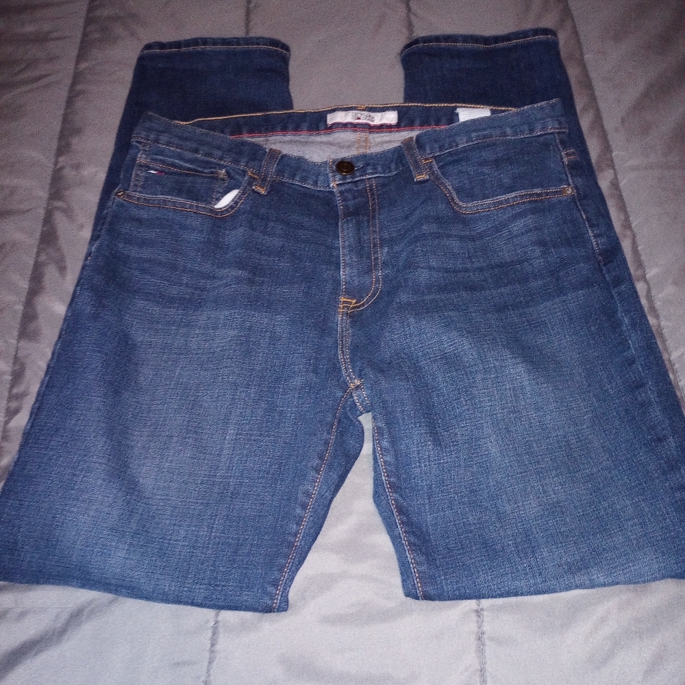 Tommy Hilfiger Men's Dark Wash Denim - Picture 2 of 12